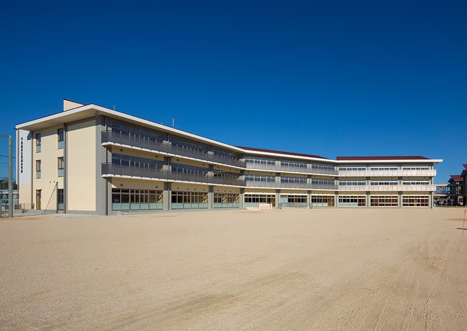 美浦統合小学校　南側外観