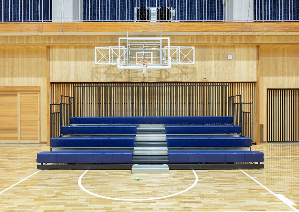 下稲吉中学校屋内運動場　移動観覧席